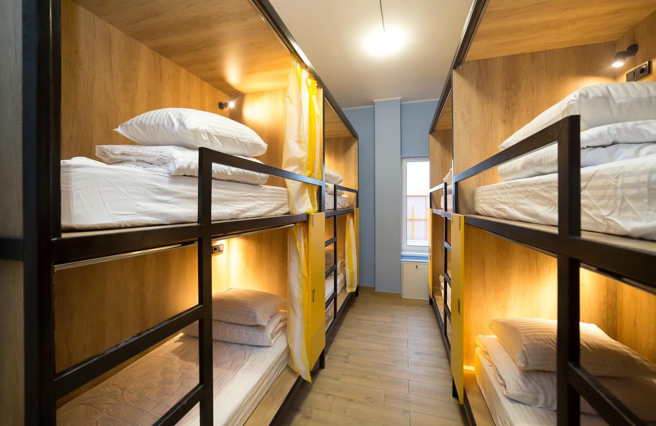 Hotel Bee Station Kiev Buitenkant foto