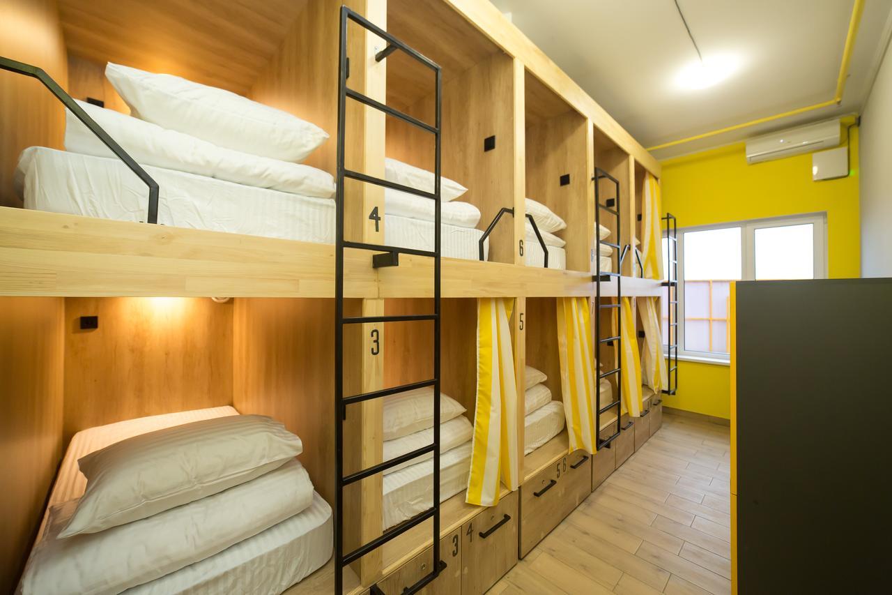 Hotel Bee Station Kiev Buitenkant foto