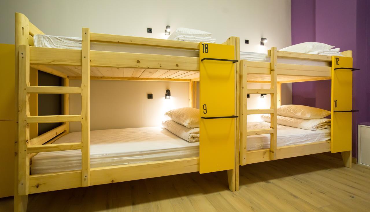 Hotel Bee Station Kiev Buitenkant foto