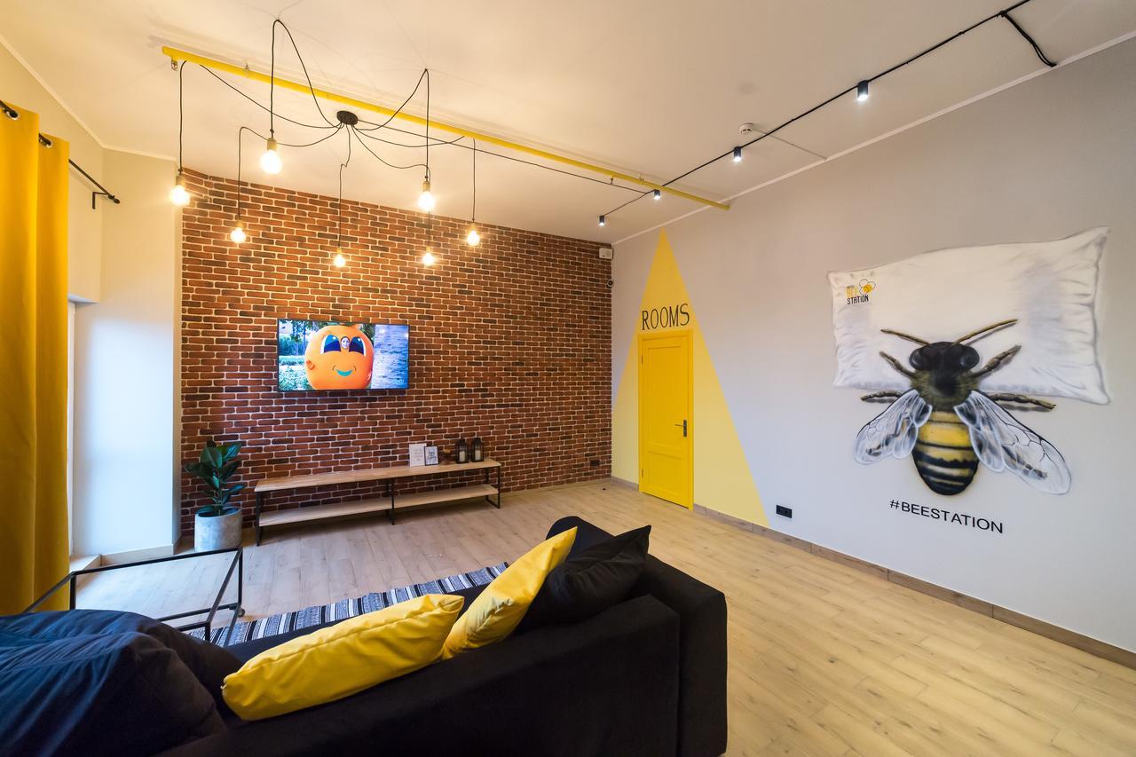 Hotel Bee Station Kiev Buitenkant foto