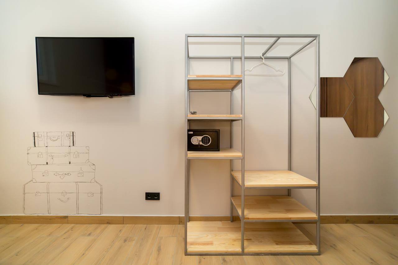 Hotel Bee Station Kiev Buitenkant foto