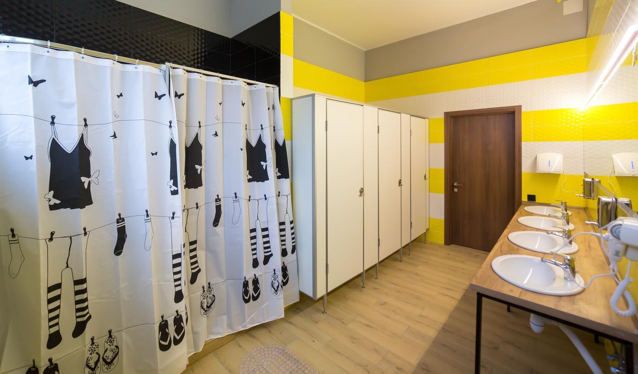 Hotel Bee Station Kiev Buitenkant foto