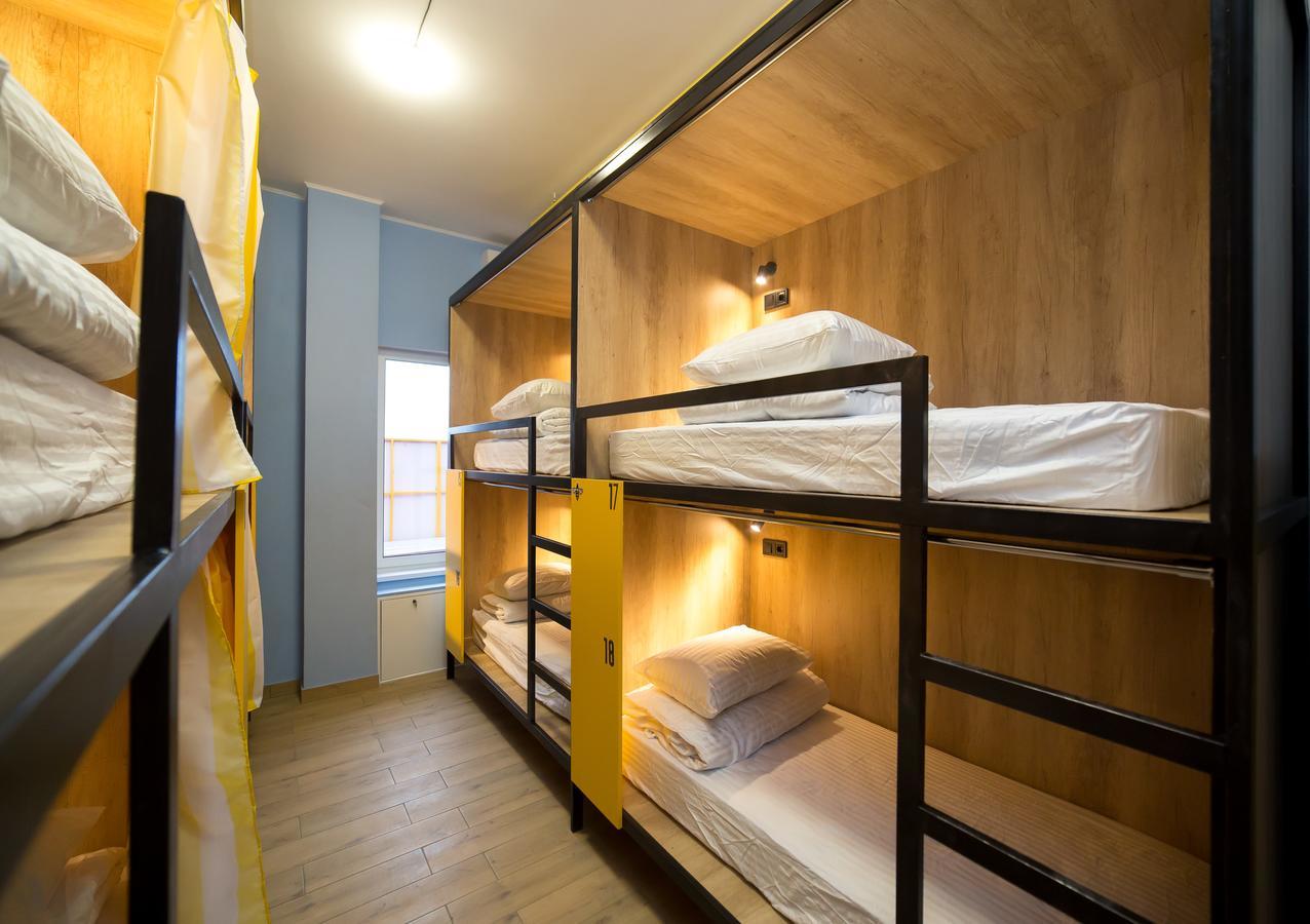 Hotel Bee Station Kiev Buitenkant foto