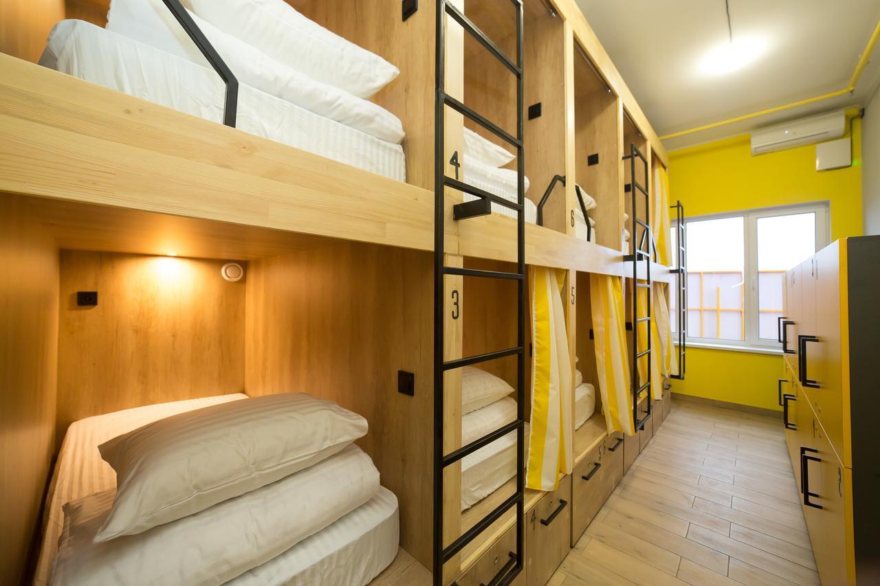 Hotel Bee Station Kiev Buitenkant foto