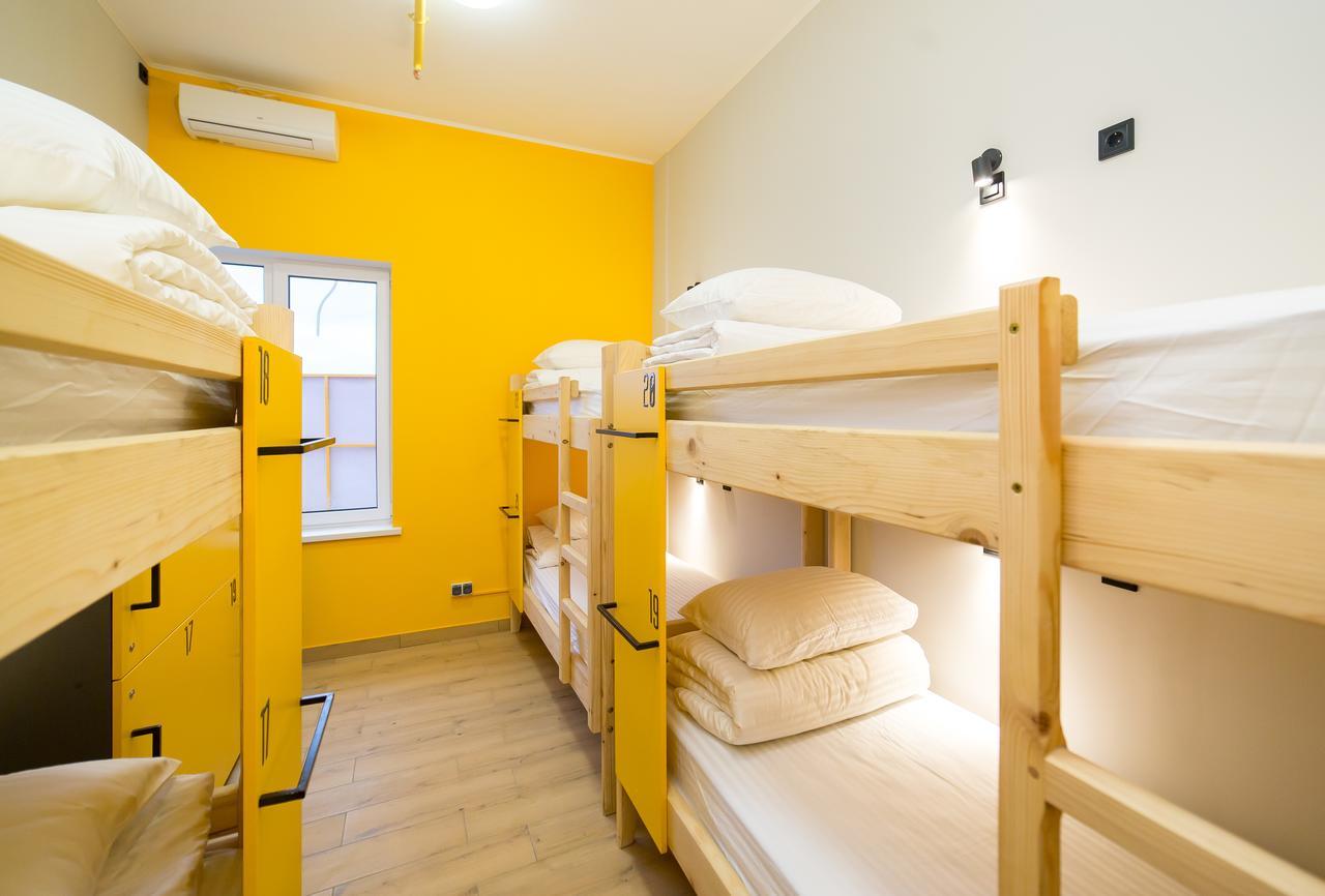 Hotel Bee Station Kiev Buitenkant foto