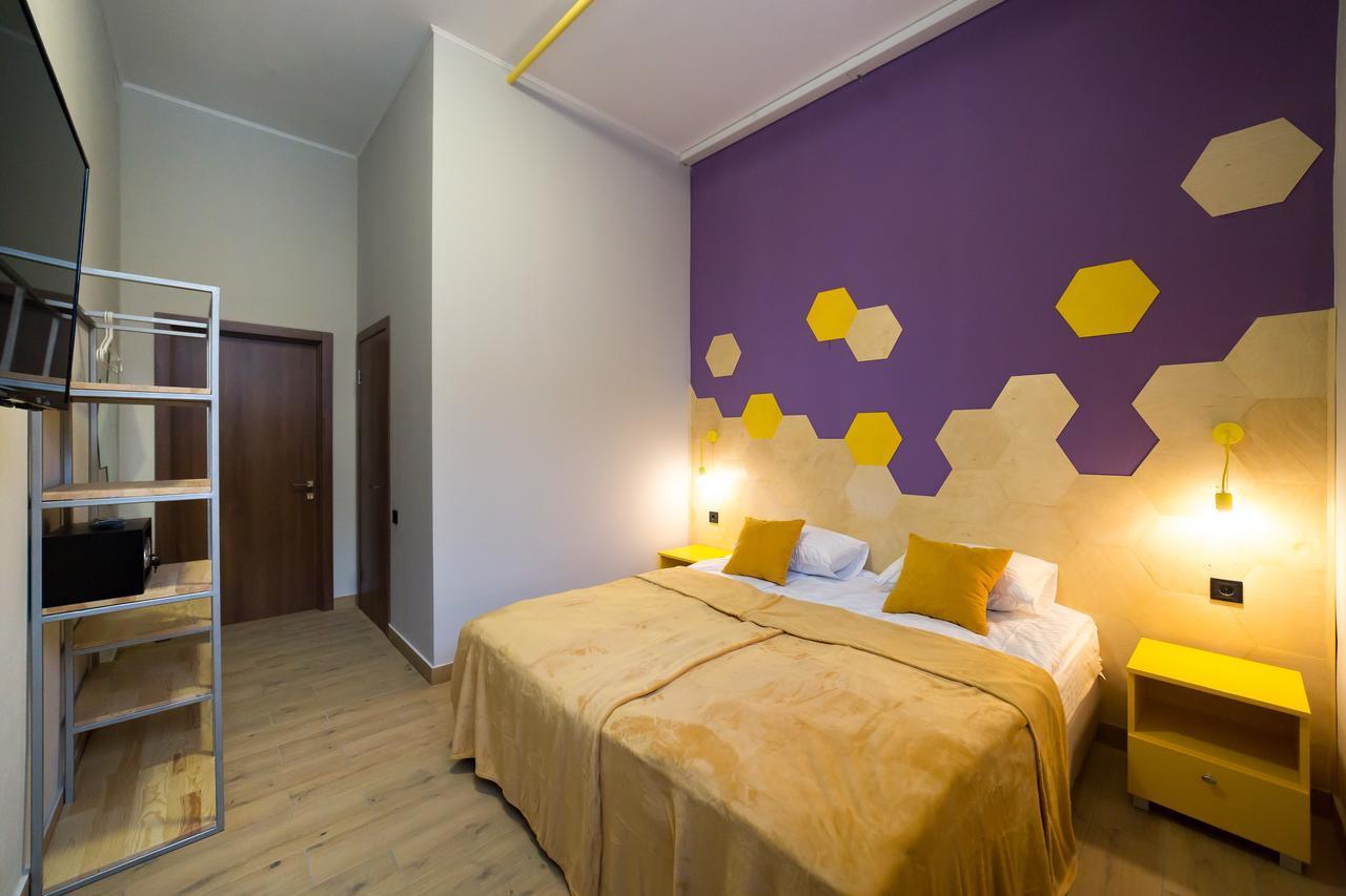 Hotel Bee Station Kiev Buitenkant foto