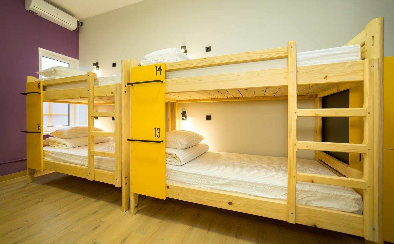 Hotel Bee Station Kiev Buitenkant foto