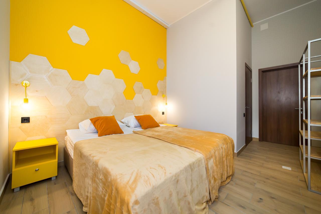 Hotel Bee Station Kiev Buitenkant foto