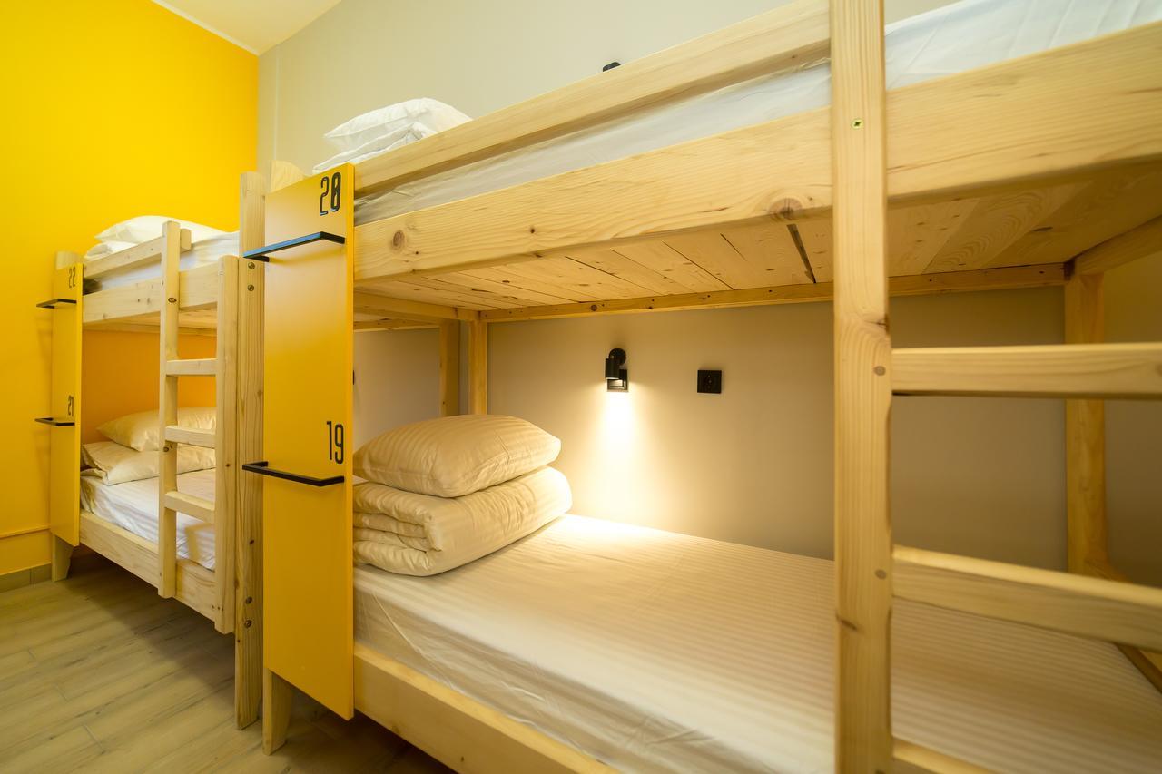 Hotel Bee Station Kiev Buitenkant foto
