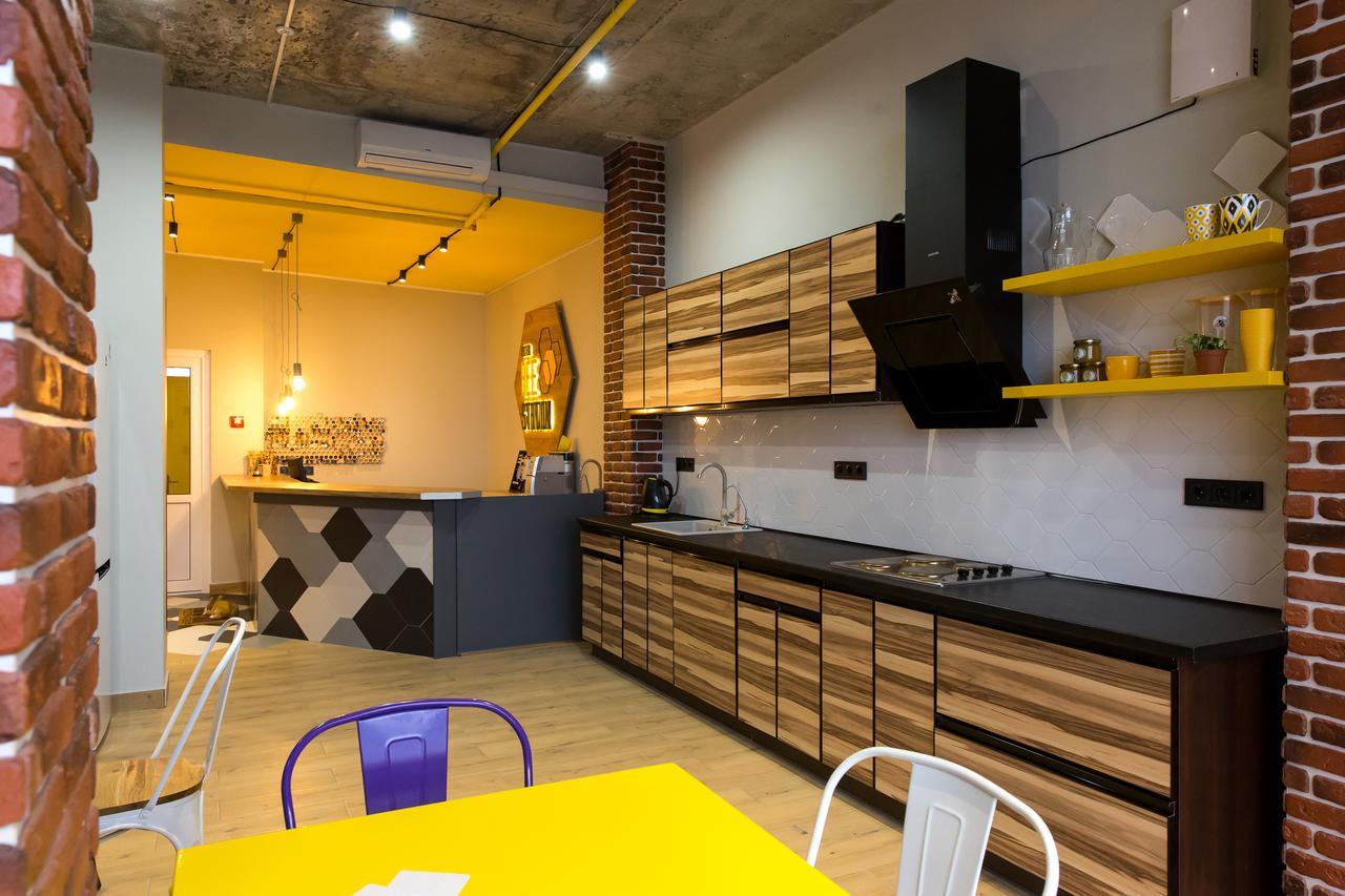 Hotel Bee Station Kiev Buitenkant foto